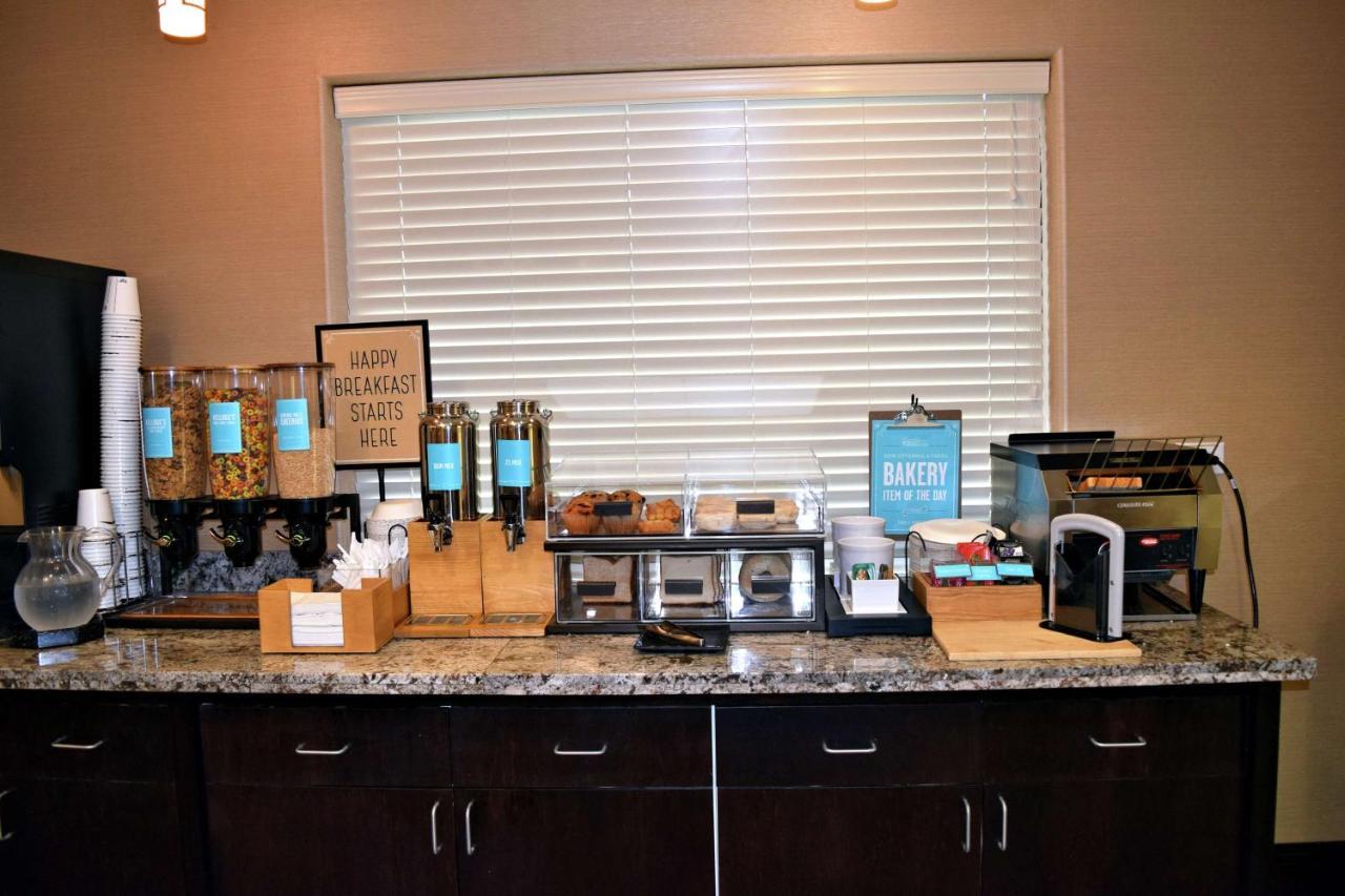 Hampton Inn Saskatoon South Bagian luar foto