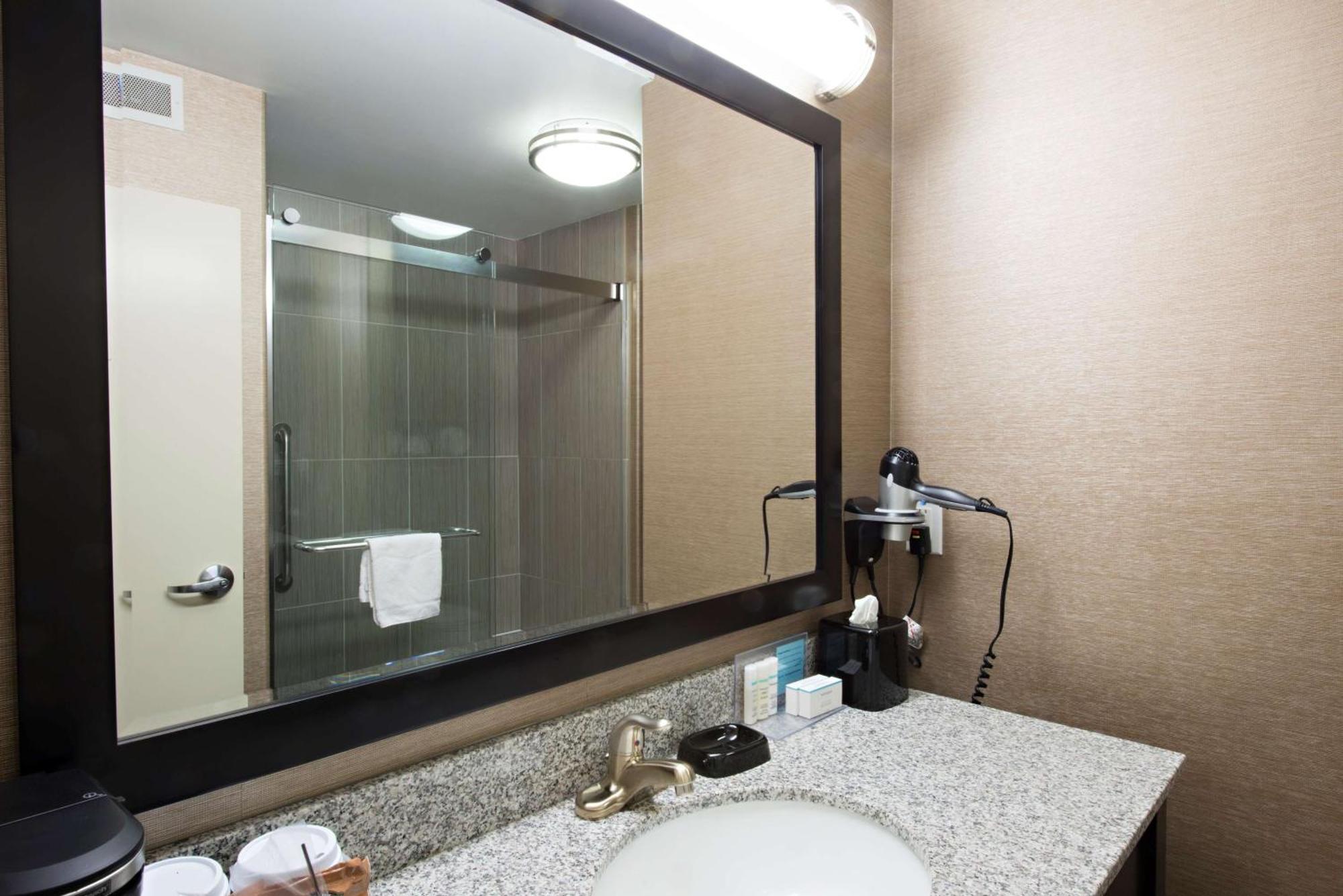 Hampton Inn Saskatoon South Bagian luar foto