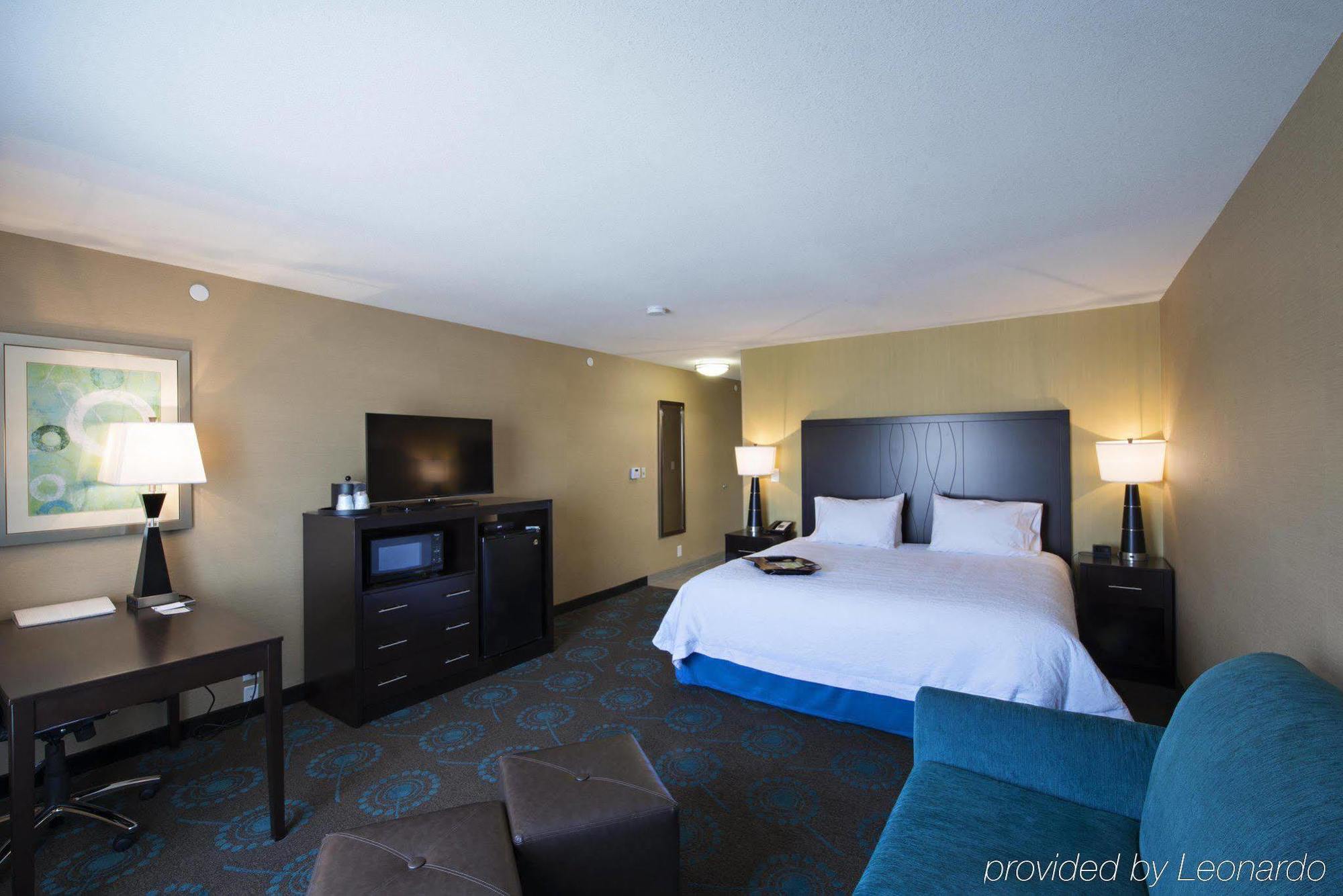 Hampton Inn Saskatoon South Bagian luar foto